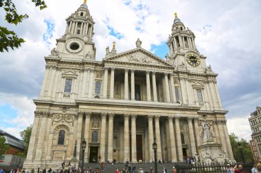 Londra, İngiltere - 23 Mayıs 2016: Saint Pauls Katedrali
