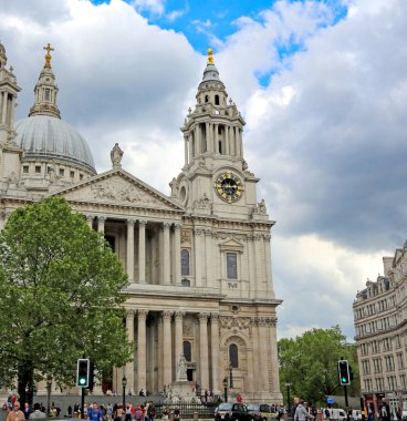 Londra, İngiltere - 23 Mayıs 2016: Saint Pauls Katedrali