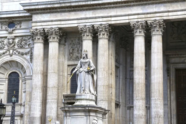 Londra, Büyük Britanya -23 Mayıs 2016: Saint Paul katedrali