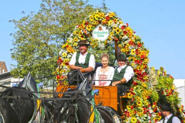 Stuttgart, Almanya-30 Eylül 2018: bira festivali, şenlikli pr
