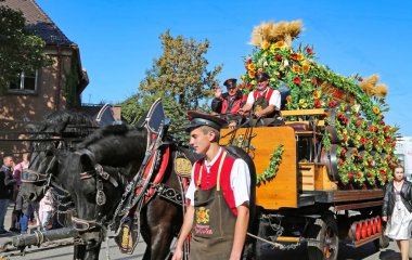 Stuttgart, Almanya-30 Eylül 2018: bira festivali, şenlikli pr