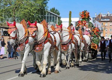 Stuttgart, Almanya-30 Eylül 2018: bira festivali, şenlikli pr