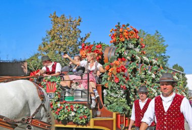 Stuttgart, Almanya-30 Eylül 2018: bira festivali, şenlikli pr