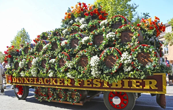 Stuttgart, Alemania-30 de septiembre de 2018: festival de la cerveza, fiesta pr — Foto de Stock