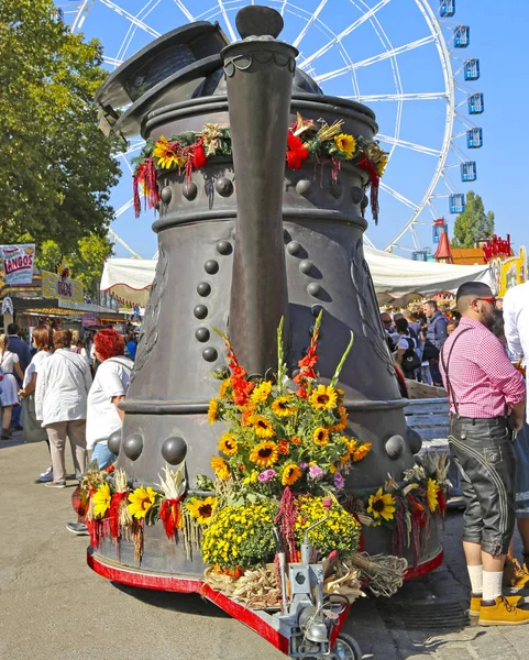 Stuttgart, Germany-September 30, 2018: beer festival, — Stock Photo, Image