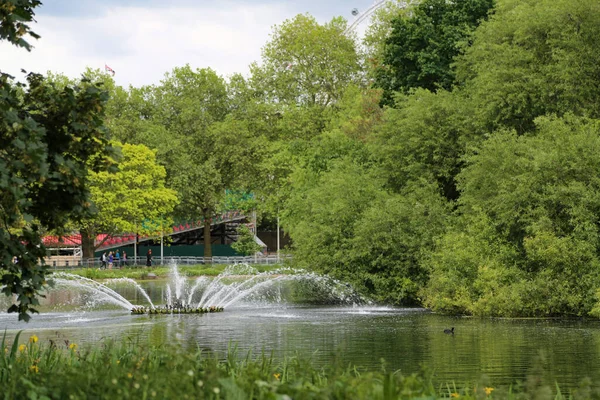 London Great Britain May 2016 Lake Fountain James Park Fresh — Stock Photo, Image