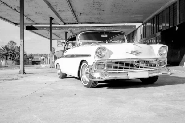 Chevy Bel Air Deserted Garage — Stock Photo, Image