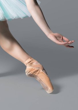 Pointe Shoe giyen balerin