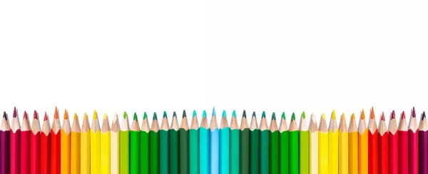 Rzędy Kolorowych Ołówków Izolowane Białym Tle — Zdjęcie stockowe