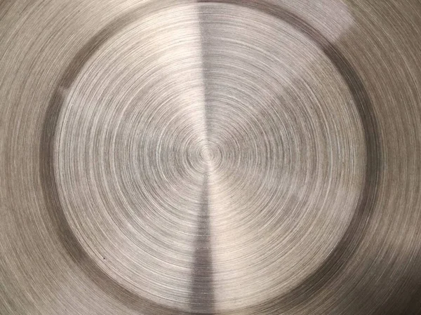 抛光的不锈钢表面被抛光成弯曲的 圆形的或划痕的表面 — 图库照片