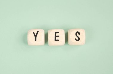 Kelime evet, pozitif tutum ve cevap, pozitif karar ve kararlılık, başarı, tepki ve geri bildirim