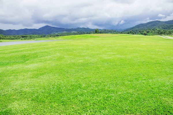 Çim ve göl park hill '.