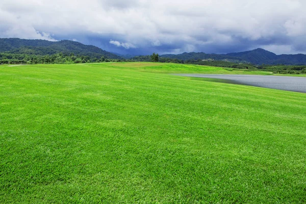 Gramados Lagoas Parque Montanhas — Fotografia de Stock