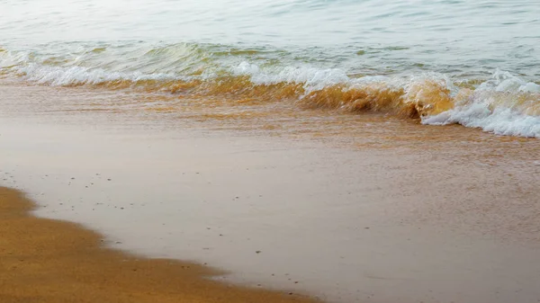 Plaj Deniz Dalgaları Güneş Işığı Ile — Stok fotoğraf