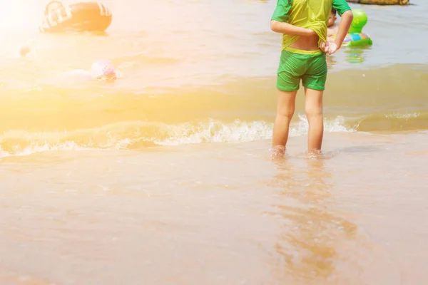 Dívka Pláži Moře Slunečním — Stock fotografie