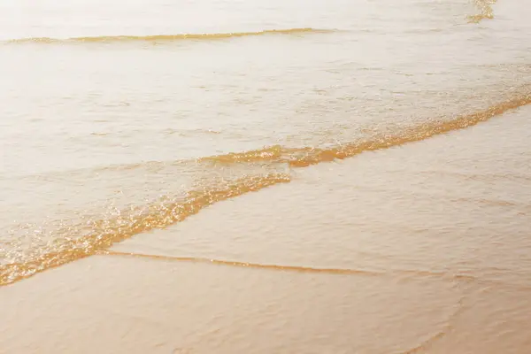 Песок Волны Пляже Солнечном Свете — стоковое фото