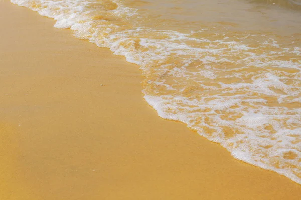 Gul Sand Och Vågor Havet — Stockfoto