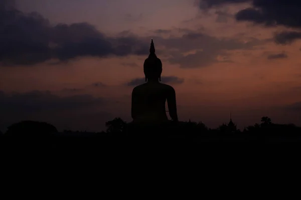 Buddha Mit Architektur Bei Sonnenaufgang — Stockfoto