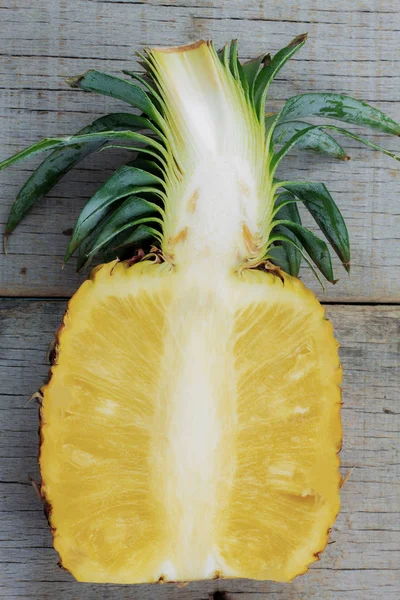 Ripe Pineapple Cut Wooden — Stock Photo, Image