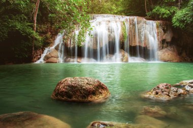 Erawan şelale ile Kanchanaburi'deki/daki oteller Tayland güzel.
