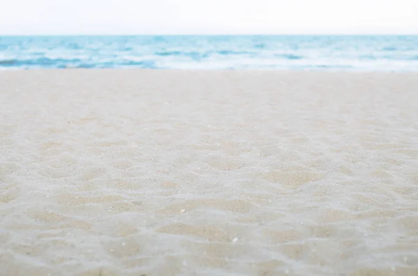 Песчаный пляж с красивой природой . — стоковое фото