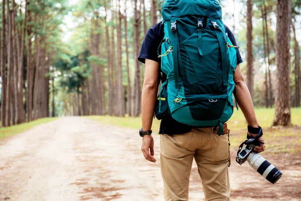 Travelers Carrying Backpacks Travel Winter — Stock Photo, Image
