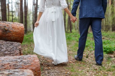 Gelinle damat güzel elele git buradan.