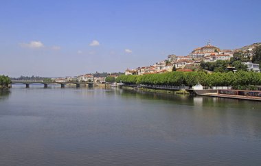 Coimbra, Portekiz Mondego Nehri'nin riverside