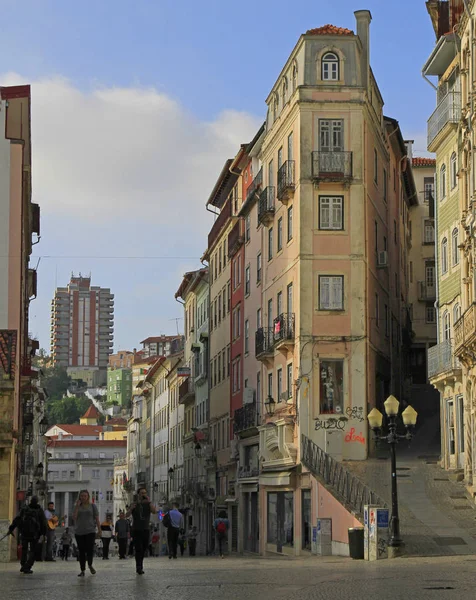 Coimbra Portugal Maj 2018 Människor Vandrar Genom Historiska Centrum Coimbra — Stockfoto