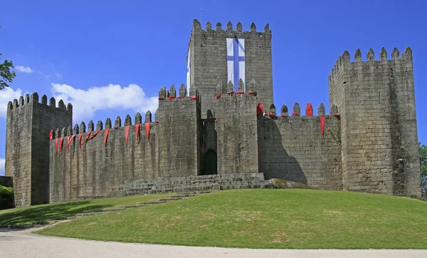 Zamek Guimarães Okolicznym Parku Północnej Części Portugalii — Zdjęcie stockowe