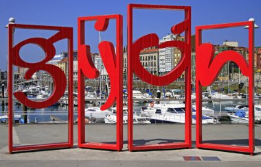 Gijon, İspanya - 23 Mayıs 2018: Gijon sembolü kırmızı anıt Gijón Asturias, İspanya şehir merkezinde