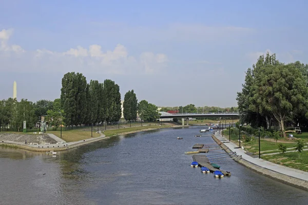 Macar Şehrin Gyor Raba Nehri Nin Kıyısında — Stok fotoğraf