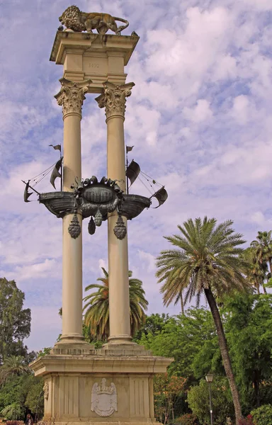 Sevilla Spanien Maj 2018 Högt Två Kolumn Monument Till Christoper — Stockfoto