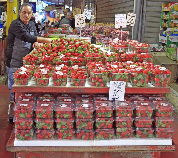 Tel Aviv Israel Noviembre 2017 Hombre Vende Fresa Aire Libre —  Fotos de Stock