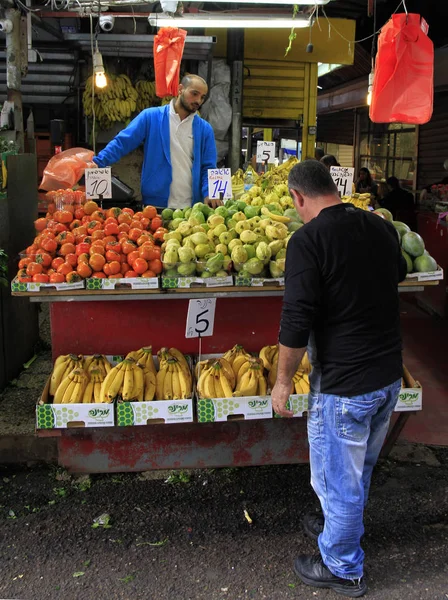 Tel Aviv Israel Noviembre 2017 Hombre Vende Frutas Aire Libre —  Fotos de Stock