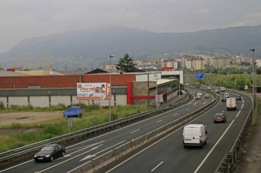 Santander, İspanya - 26 Mayıs 2018: pitoresk yolun şehir Santander yakın İspanyol bölgedeki Cantabria