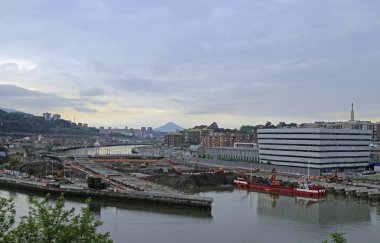 yapay Yarımadası Bilbao şehrinde Zorrozaurrein görünümünü