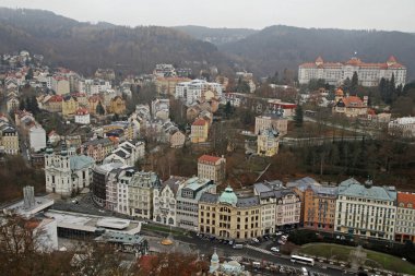 Karlovy Vary şehrin panoramik havadan görünümü