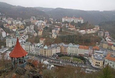 Karlovy Vary şehrin panoramik havadan görünümü