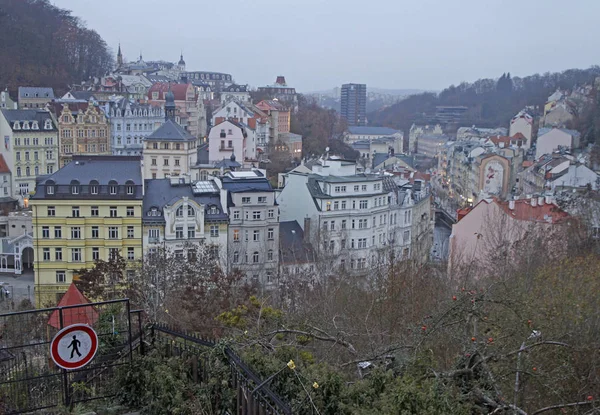 Luchtfoto uitzicht van de stad Karlovy Vary — Stockfoto
