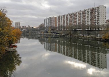 nehir Garonne içinde riverside Fransız şehir Toulouse