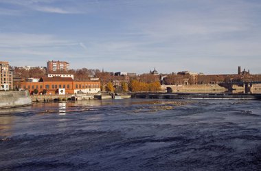 nehir Garonne içinde riverside Fransız şehir Toulouse