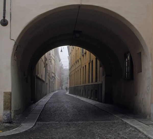 Вид Улицу Через Арку Старом Городе Пармы Италия — стоковое фото