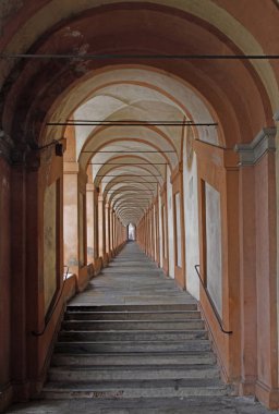 Dünyanın en uzun sundurma Bologna San Luca arcade olduğu