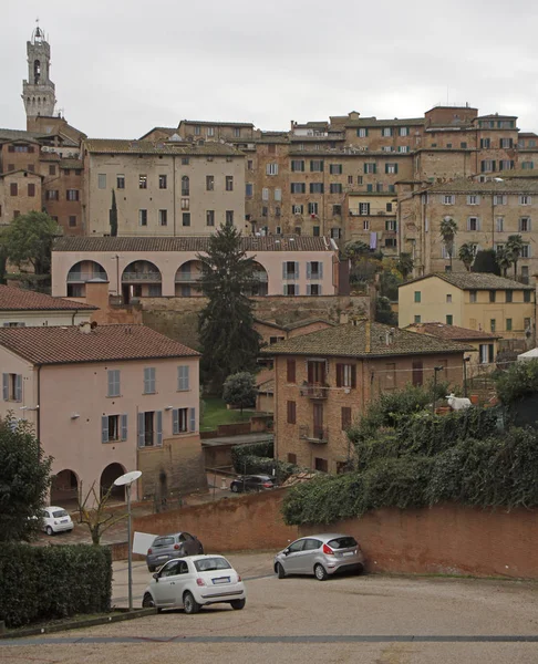 イタリアの都市地域トスカーナのシエナの町並み — ストック写真