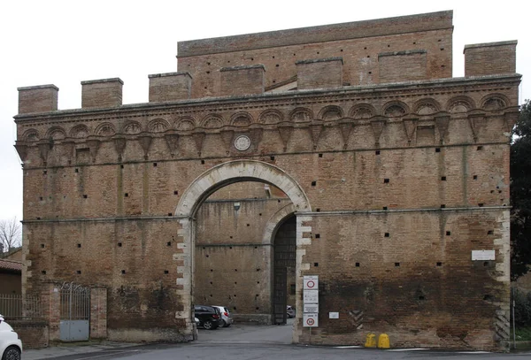 Zobacz Bramy Porta Romana Włoskim Mieście Siena — Zdjęcie stockowe