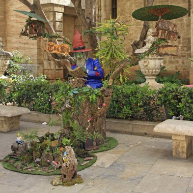 Valencia, İspanya - 25 Nisan 2018: İspanyol şehrin Valencia sokak sanatçı