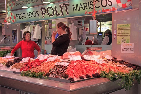 Valencia España Abril 2018 Las Mujeres Venden Mariscos Mercado Central —  Fotos de Stock