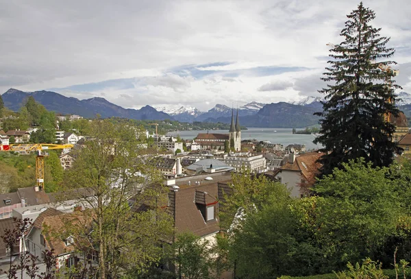 A paisagem urbana da cidade Luzern na Suíça — Fotografia de Stock