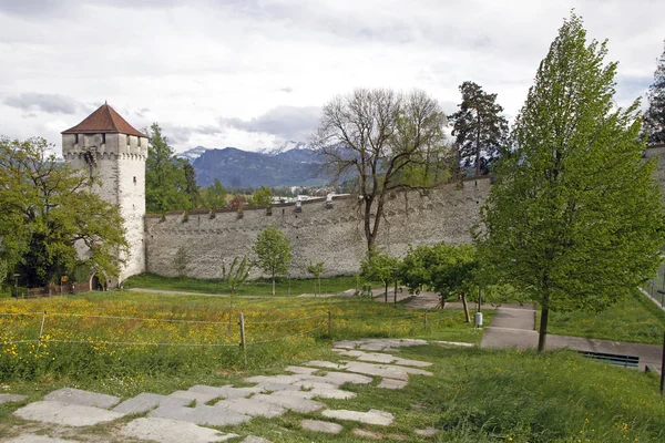 Parte da parede de Musegg na cidade Luzern — Fotografia de Stock